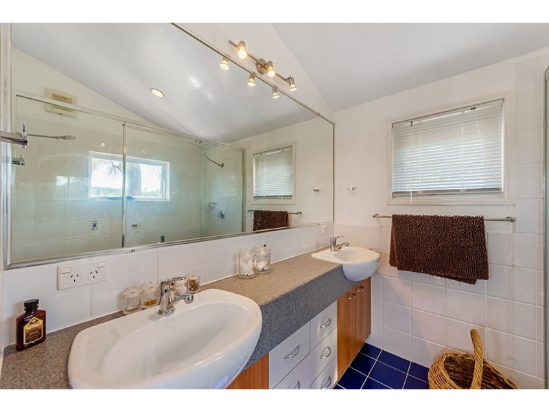 52 Murtha Drive, Elanora QLD 4221