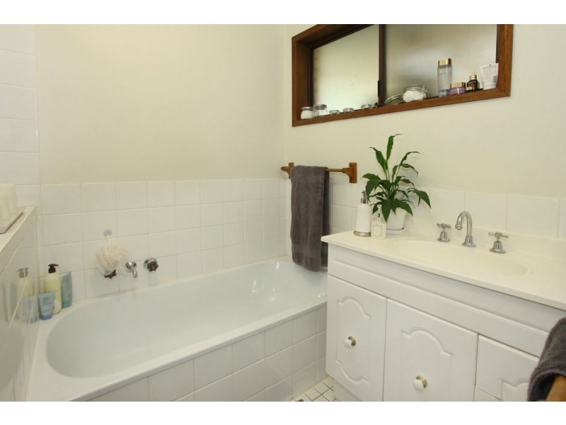 16 Navajo Road, Mudgeeraba QLD 4213