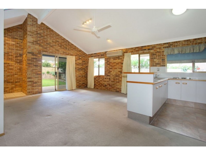 1/9 College Ave, Southport QLD 4215