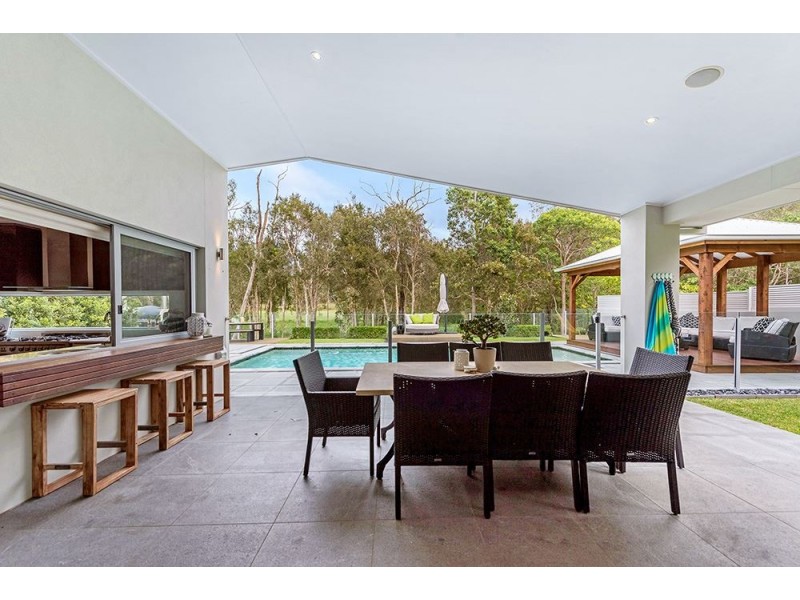 116 Arun Drive, Arundel QLD 4214