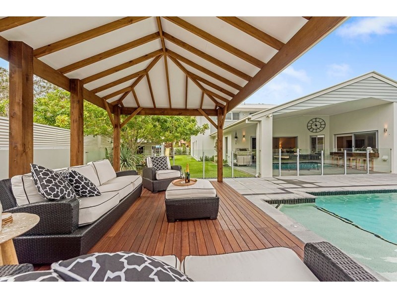 116 Arun Drive, Arundel QLD 4214