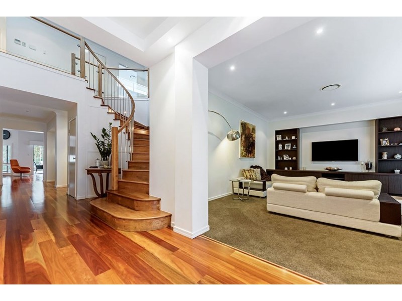 116 Arun Drive, Arundel QLD 4214