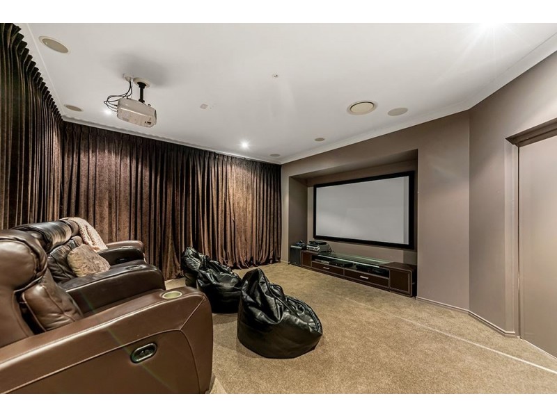 116 Arun Drive, Arundel QLD 4214