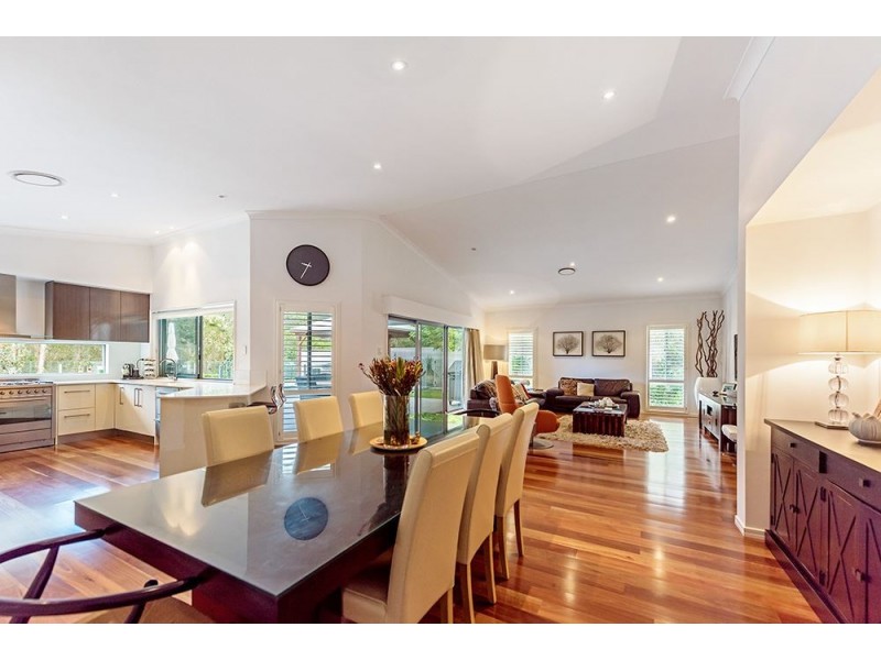 116 Arun Drive, Arundel QLD 4214