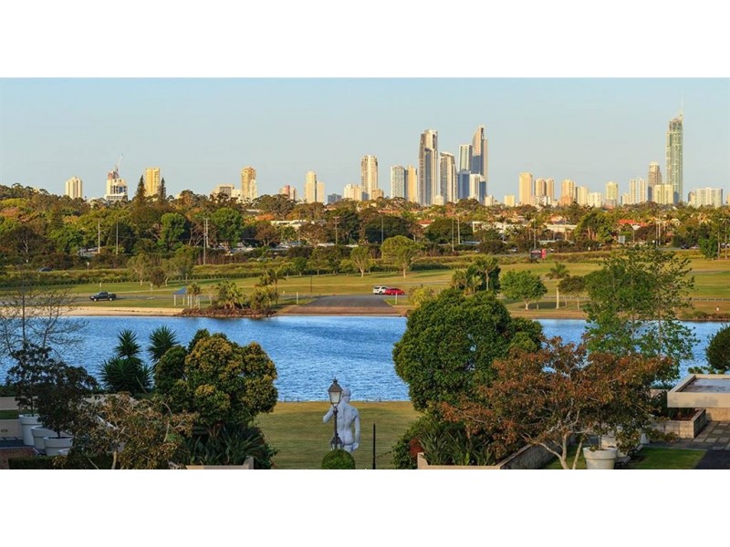 3031 The Boulevard, Carrara QLD 4211