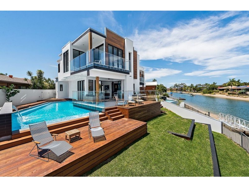 2/30 Bombala Street, Broadbeach Waters QLD 4218