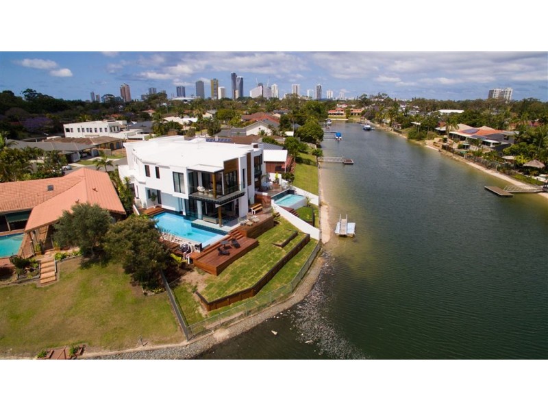 2/30 Bombala Street, Broadbeach Waters QLD 4218