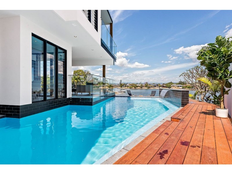 2/30 Bombala Street, Broadbeach Waters QLD 4218