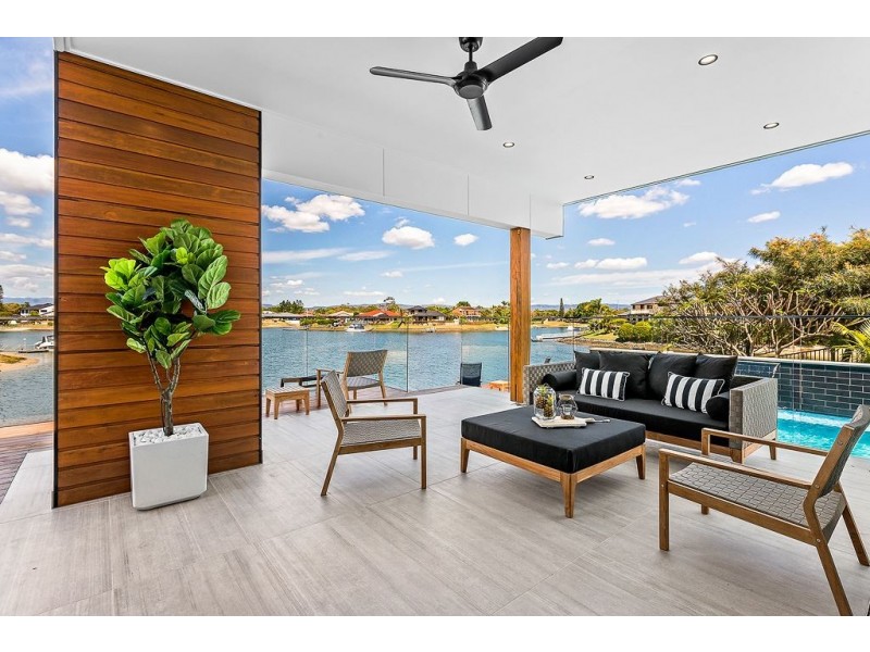 2/30 Bombala Street, Broadbeach Waters QLD 4218