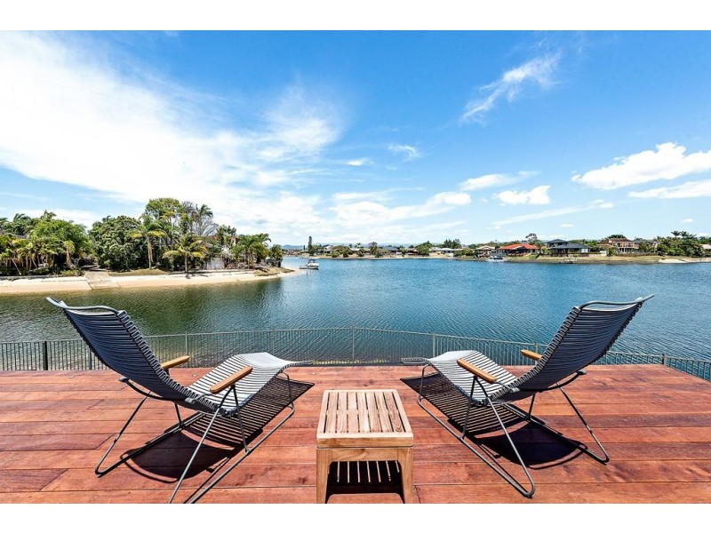 2/30 Bombala Street, Broadbeach Waters QLD 4218