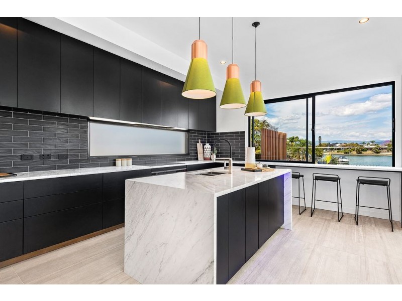 2/30 Bombala Street, Broadbeach Waters QLD 4218