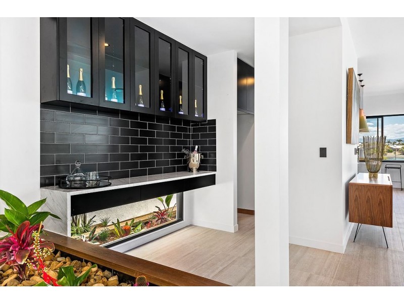 2/30 Bombala Street, Broadbeach Waters QLD 4218