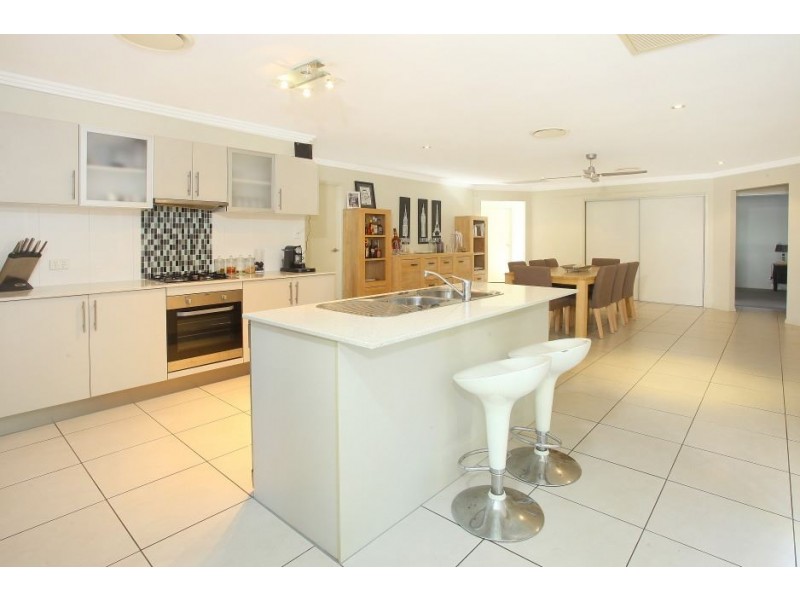 70 Southaven Drive, Helensvale QLD 4212