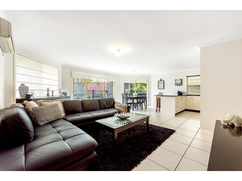 6 Ilminster Crescent, Mudgeeraba QLD 4213