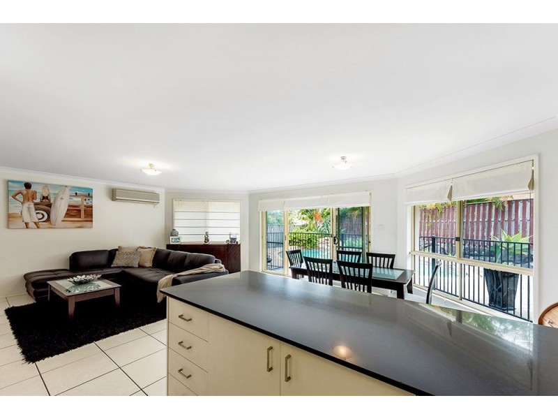 6 Ilminster Crescent, Mudgeeraba QLD 4213