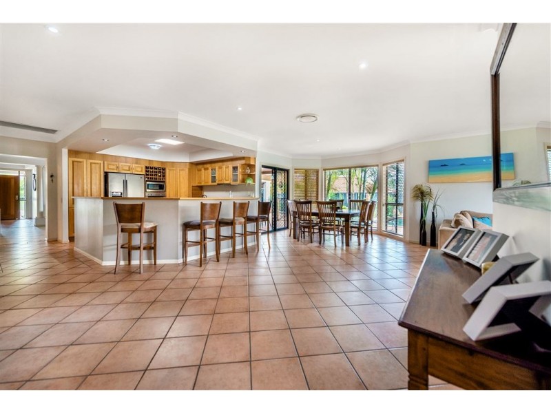 4 Ilminster Crescent, Mudgeeraba QLD 4213