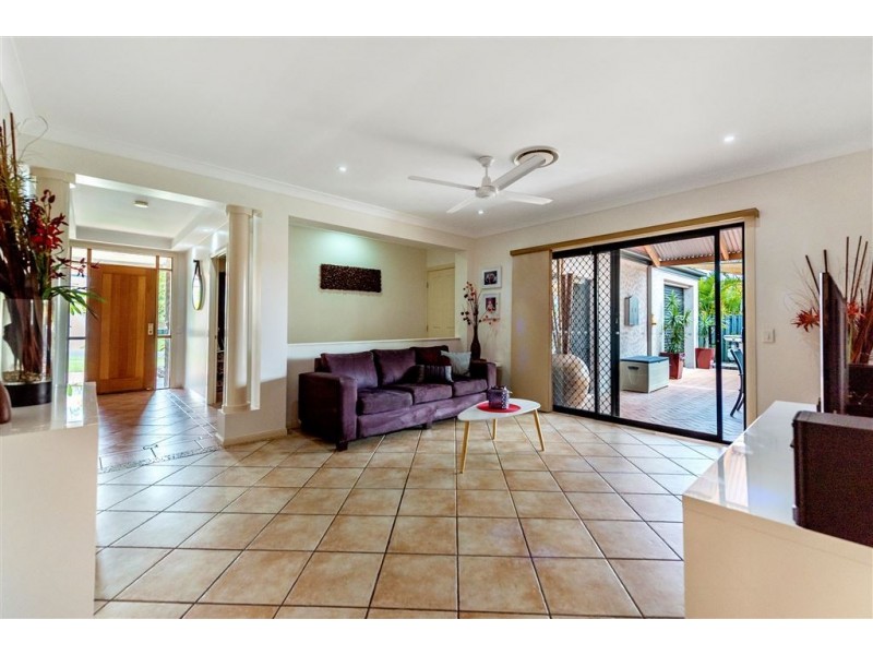 4 Ilminster Crescent, Mudgeeraba QLD 4213