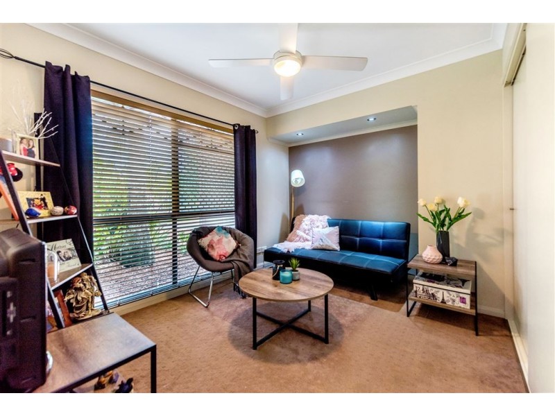 4 Ilminster Crescent, Mudgeeraba QLD 4213