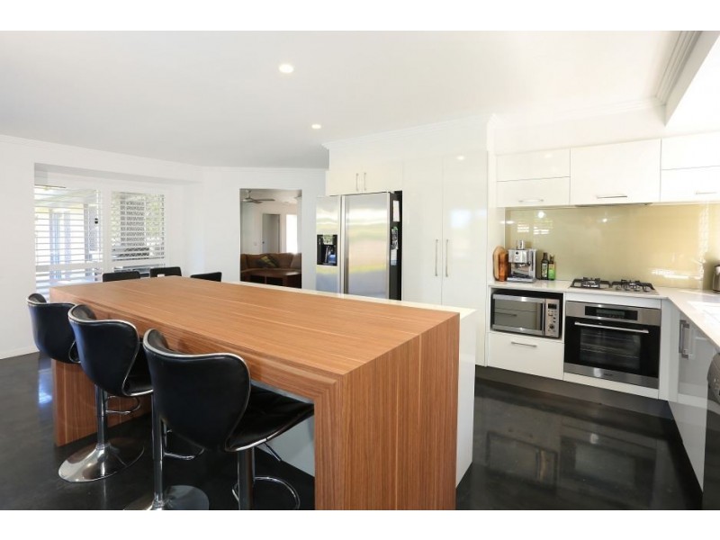 6 Drift Away Court, Robina QLD 4226