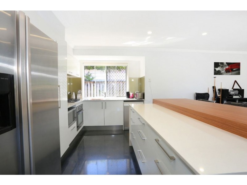 6 Drift Away Court, Robina QLD 4226