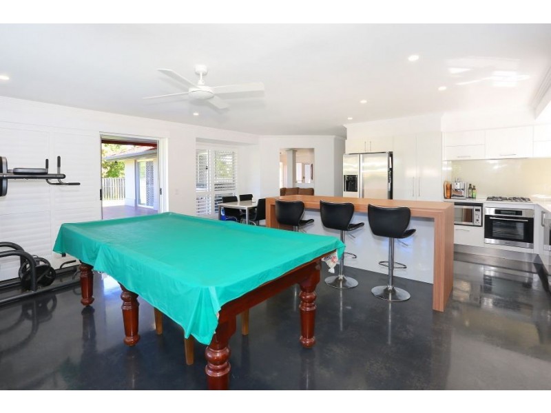 6 Drift Away Court, Robina QLD 4226