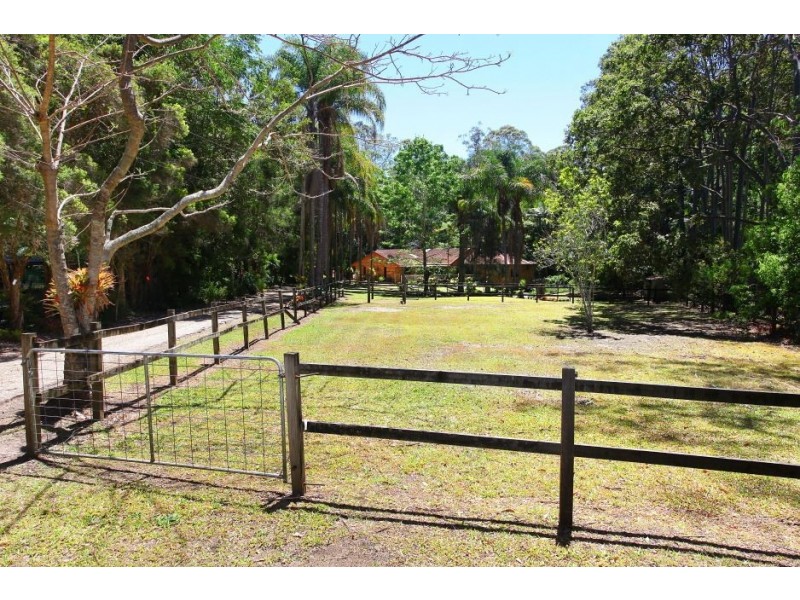 8 Idolou Court, Mudgeeraba QLD 4213