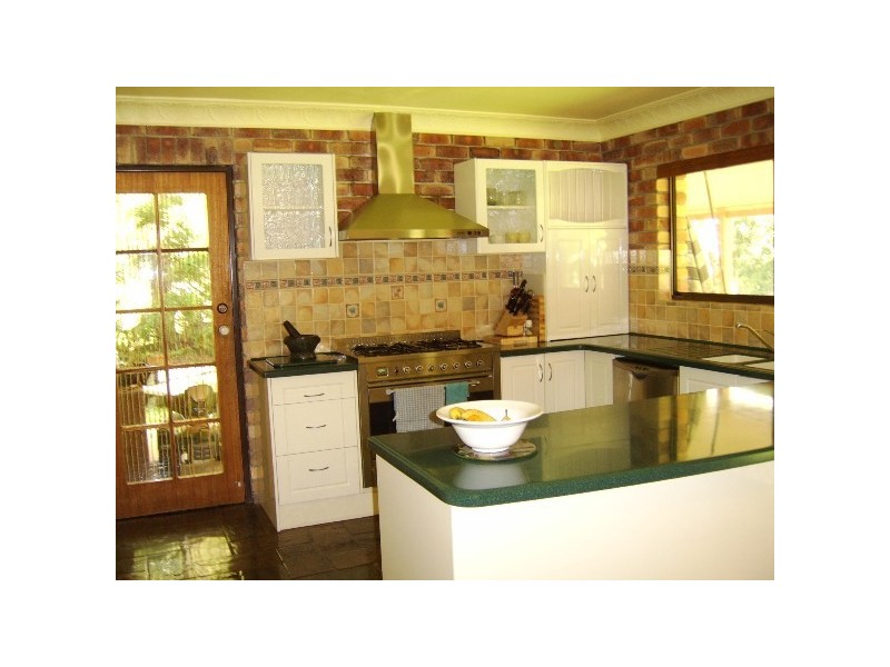 9 Baileys Rd, Tallai QLD 4213