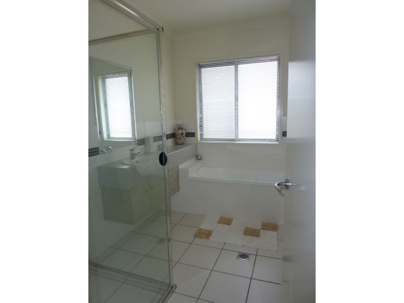 4 Schneid St, Mudgeeraba QLD 4213