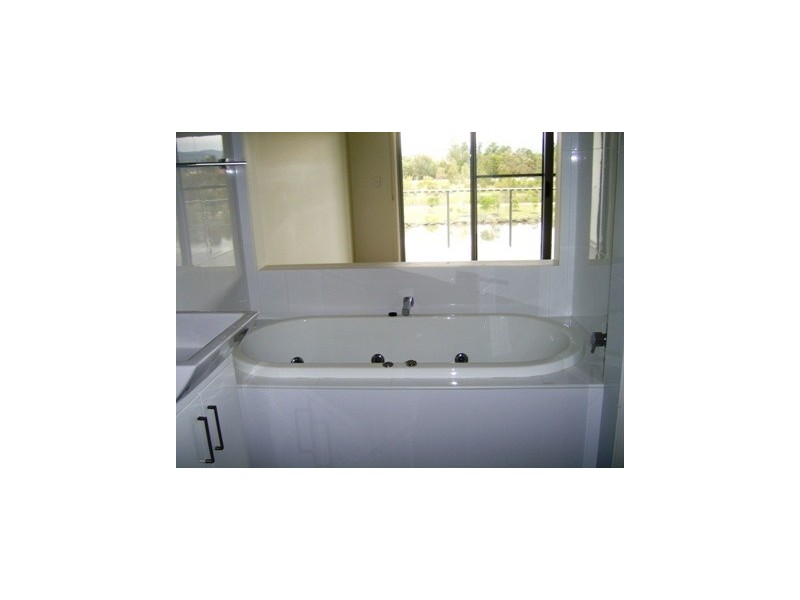 4/5024 Emerald Island Drive, Carrara QLD 4211