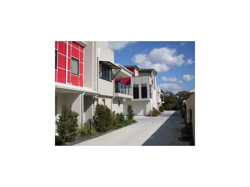 4/35 Harley Street, Labrador QLD 4215