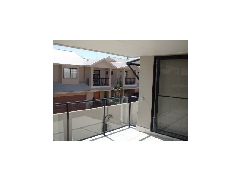 4/35 Harley Street, Labrador QLD 4215