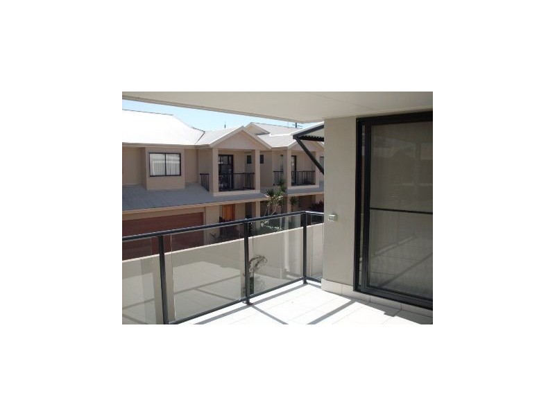 4/35 Harley Street, Labrador QLD 4215