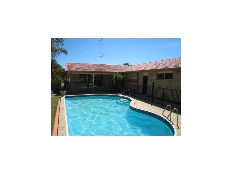 18 Cocos Crescent, Broadbeach Waters QLD 4218