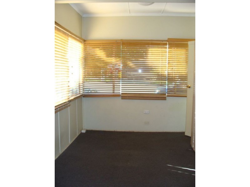 18 Spendelove Avenue, Southport QLD 4215