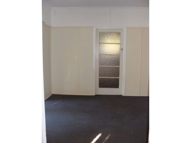 18 Spendelove Avenue, Southport QLD 4215