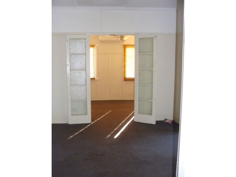 18 Spendelove Avenue, Southport QLD 4215