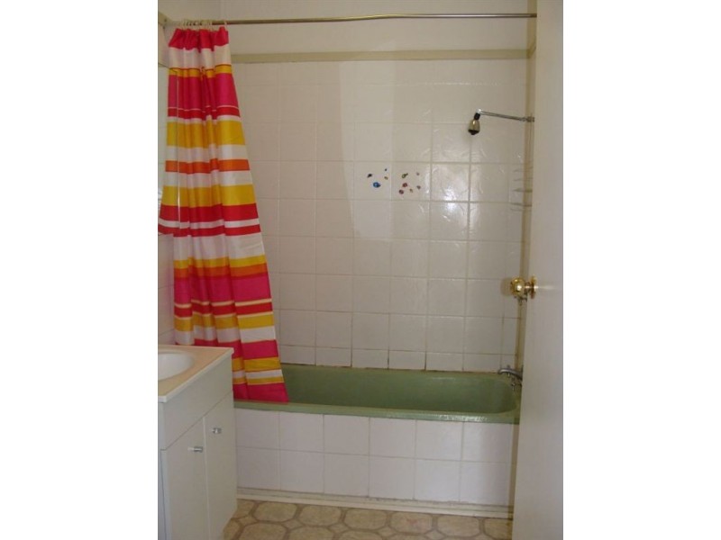 18 Spendelove Avenue, Southport QLD 4215