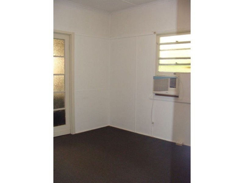 18 Spendelove Avenue, Southport QLD 4215