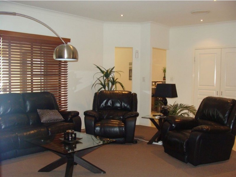 3 Casuarina Street, Molendinar QLD 4214