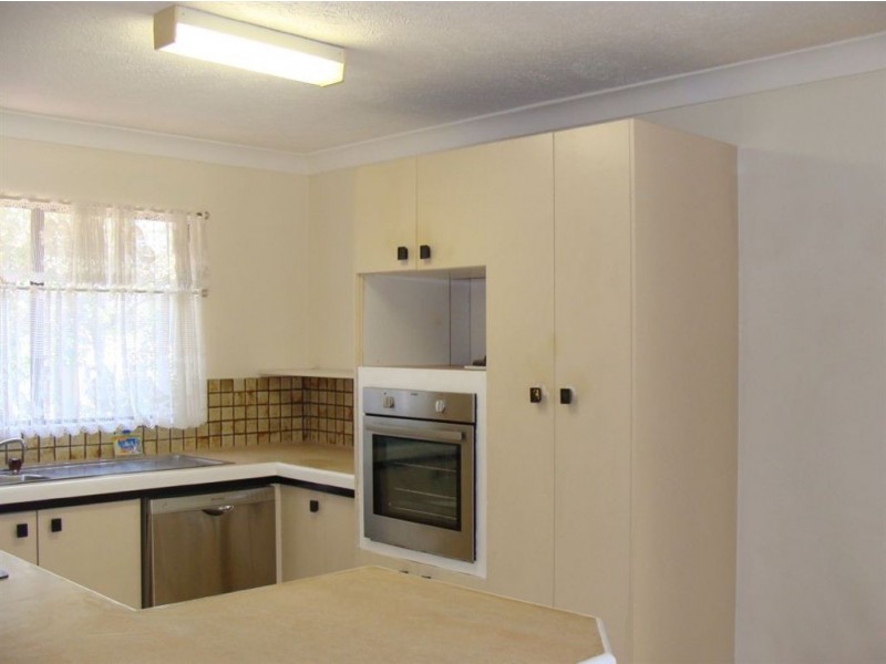 5/6 Lenneberg Street, Southport QLD 4215