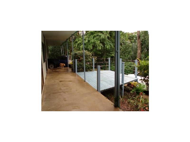 00 Cams, Mount Julian QLD 4800