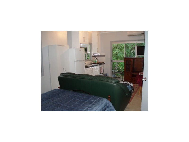 00 Cams, Mount Julian QLD 4800