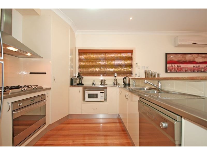 90 Long Street West, Graceville QLD 4075