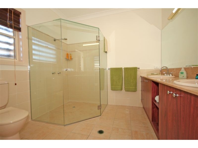 90 Long Street West, Graceville QLD 4075