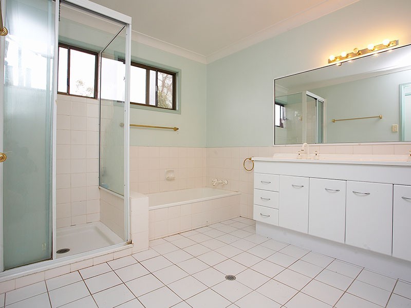 105 Taringa Parade, Indooroopilly QLD 4068