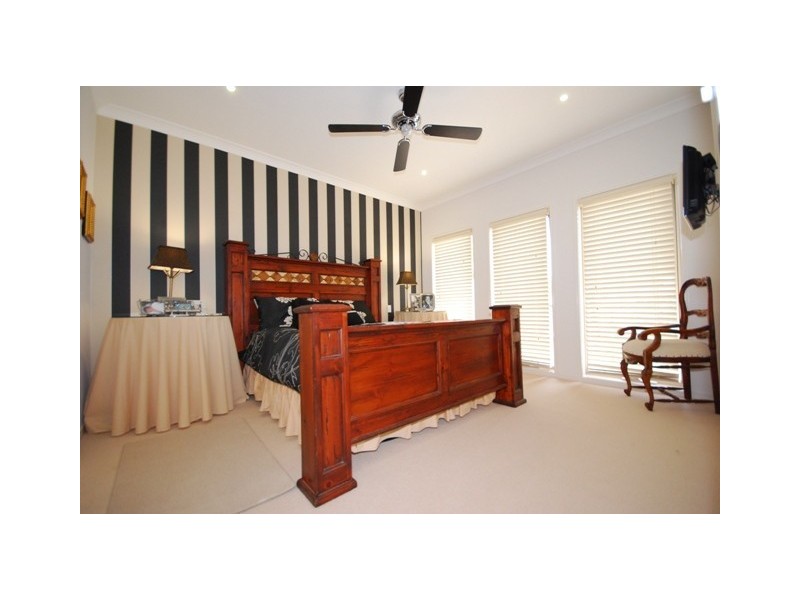 15 Grange Pl, Moggill QLD 4070