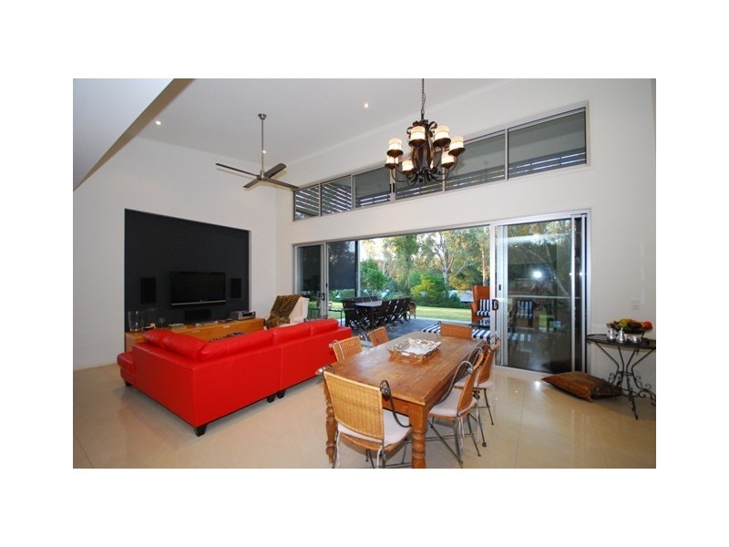 24 Olivia Pl, Pullenvale QLD 4069