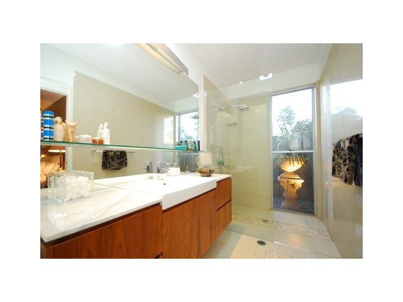 24 Olivia Pl, Pullenvale QLD 4069