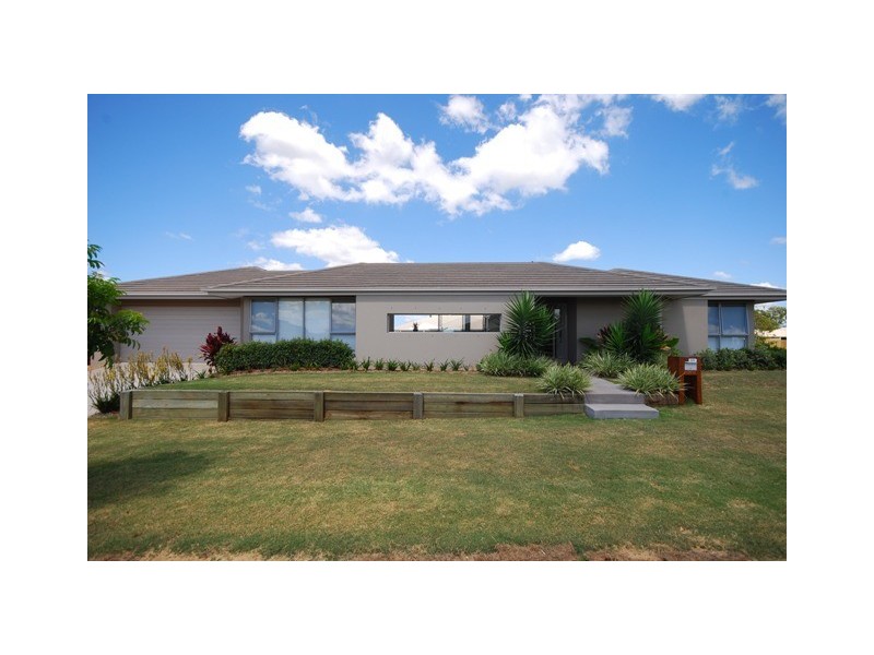 4 Silky Oak Ave, Moggill QLD 4070