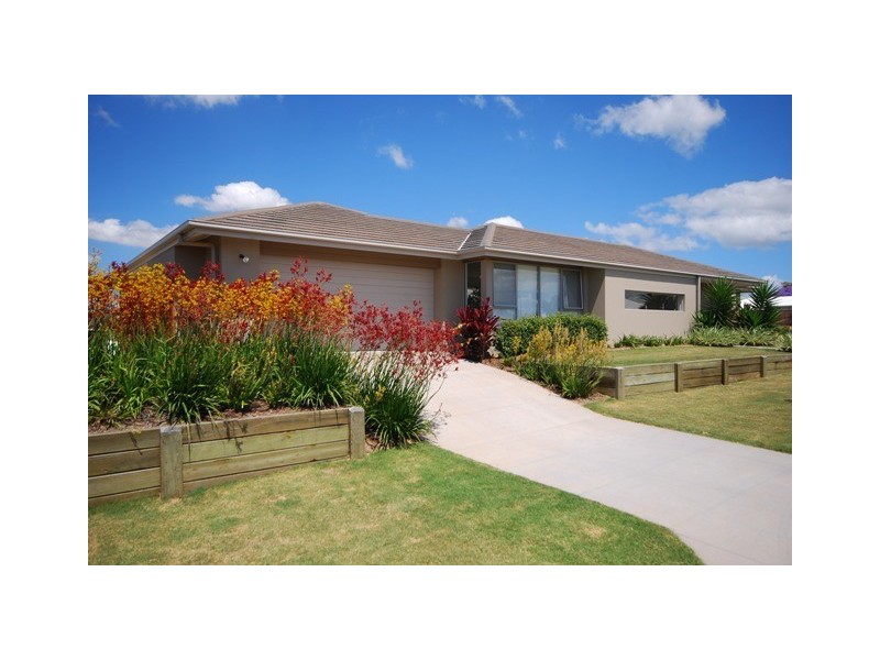 4 Silky Oak Ave, Moggill QLD 4070